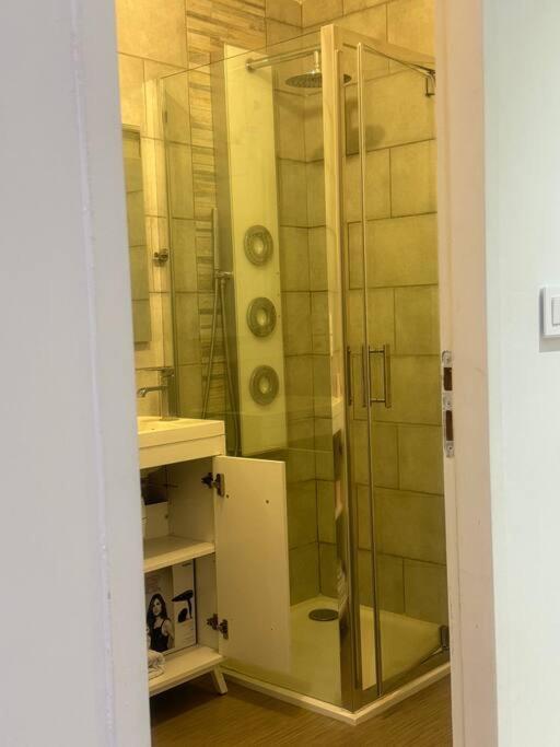 Apartamento Christelle Romilly-sur-Seine Exterior foto