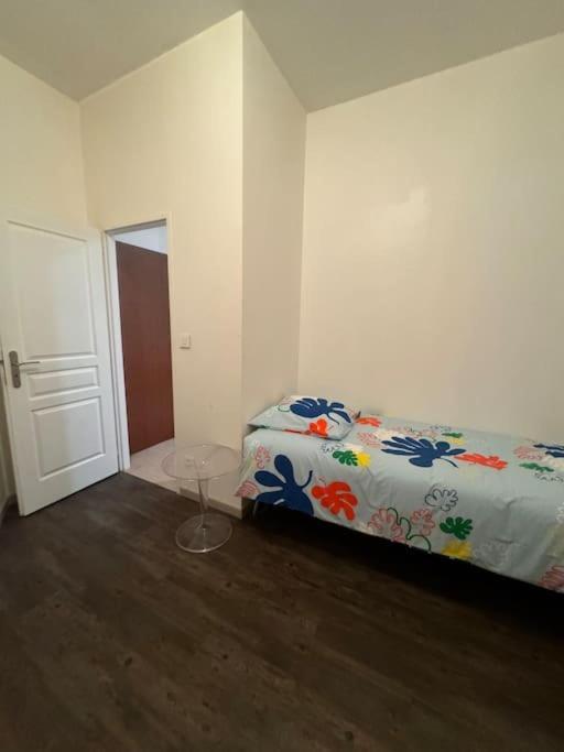Apartamento Christelle Romilly-sur-Seine Exterior foto